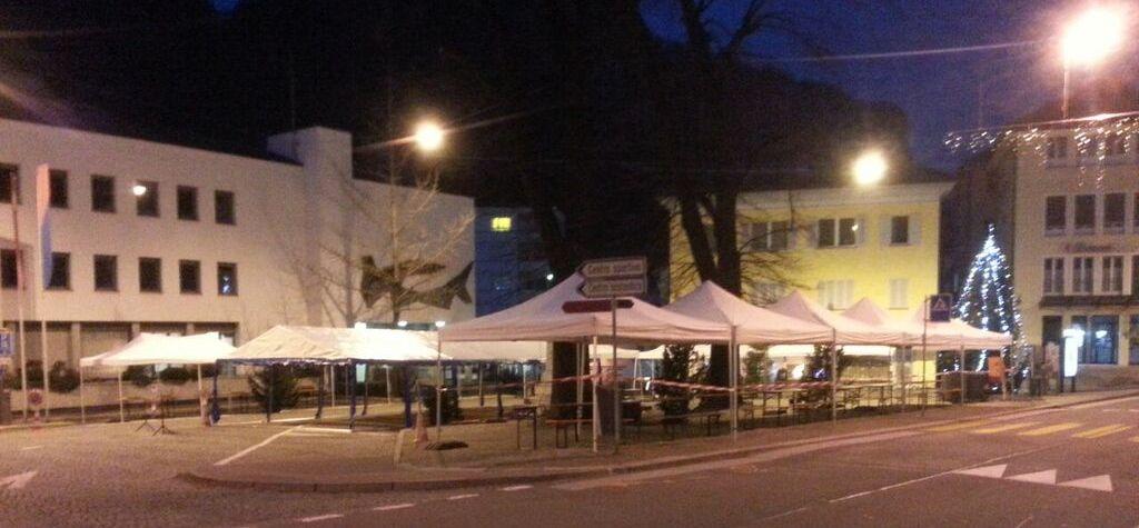 05122015_Pro Faido mercato preparativi matitna presto