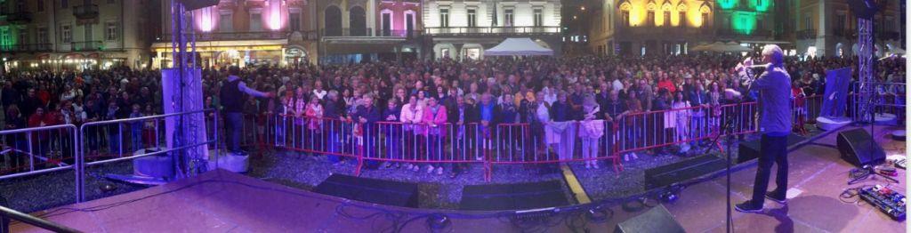 15042017_sauterelle - panoramica serale piazza con genete