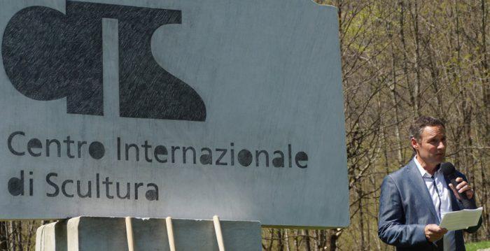 21042018_primocolpo di pala centro internaz scultura Peccia foto 1 sindaco di peccia