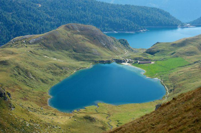 laghi al Ritom fantastica foto panoramica